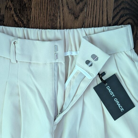 Daisy Grace Elegant Pleated Wide-leg Slacks - Picture 5 of 8